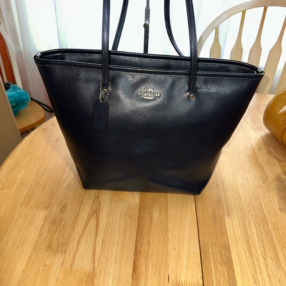 Coach 2018 EUC City Zip Tote Midnight Black Leather Tote